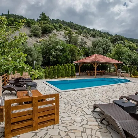 In With Seaview, Terrace, Air Condition, Wifi דירה Mundanije