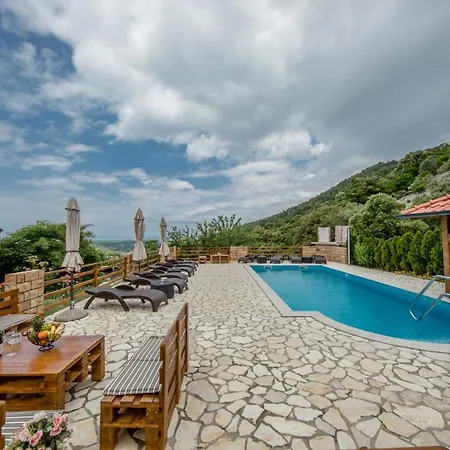 In With Seaview, Terrace, Air Condition, Wifi Mundanije