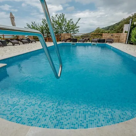 דירה In With Seaview, Terrace, Air Condition, Wifi Mundanije