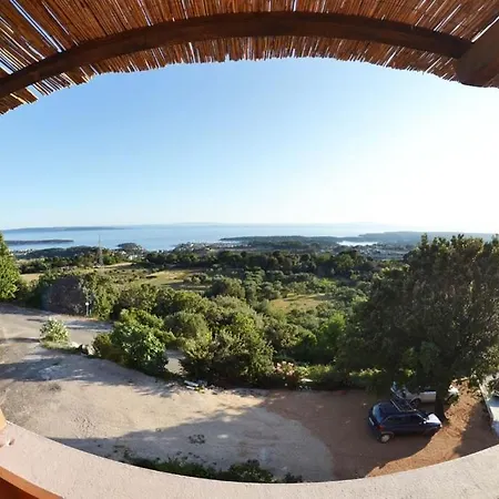 In With Seaview, Terrace, Air Condition, Wifi * Mundanije