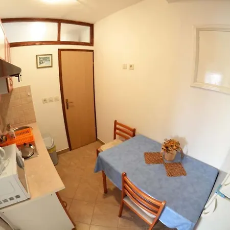 In With Seaview, Terrace, Air Condition, Wifi דירה