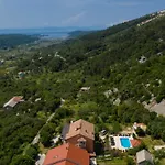 Apartmán In With Seaview, Terrace, Air Condition, Wifi Mundanije