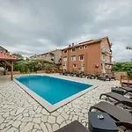 In With Seaview, Terrace, Air Condition, Wifi Apartmán Mundanije