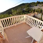 In With Seaview, Terrace, Air Condition, Wifi * Mundanije