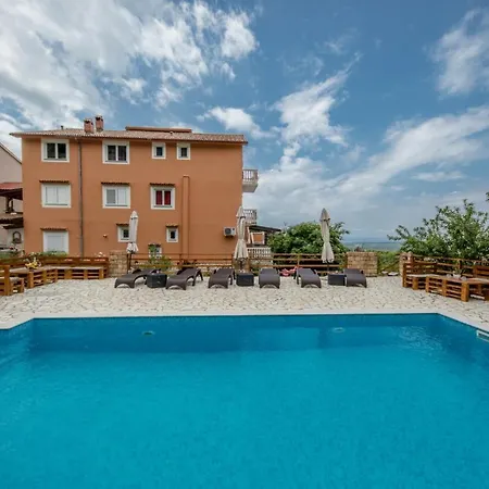 In With Seaview, Terrace, Air Condition, Wifi * Mundanije