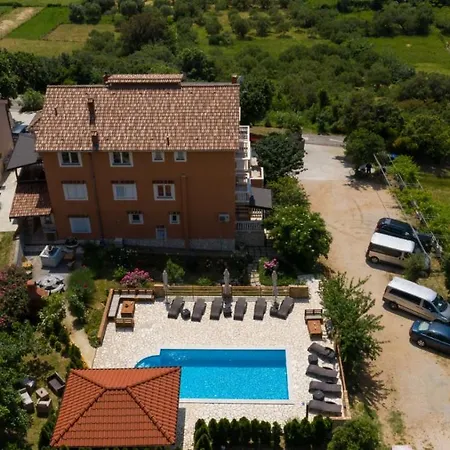 Apartmán In With Seaview, Terrace, Air Condition, Wifi Mundanije