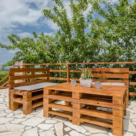 Apartmán In With Seaview, Terrace, Air Condition, Wifi Mundanije