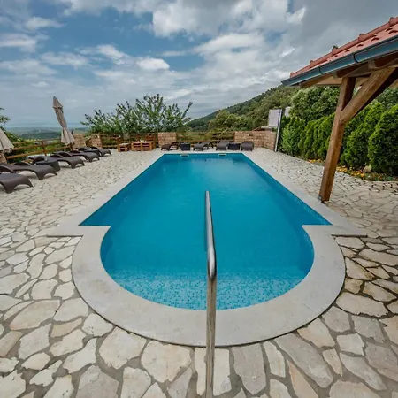 아파트 In With Seaview, Terrace, Air Condition, Wifi Mundanije