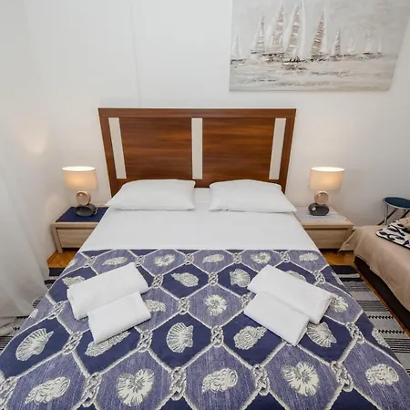 In With Seaview, Terrace, Air Condition, Wifi *
