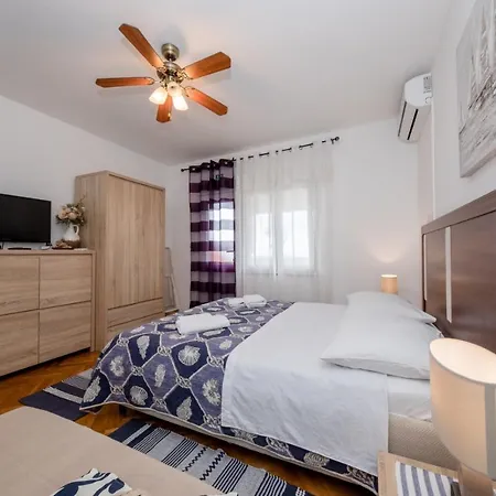 In With Seaview, Terrace, Air Condition, Wifi * Mundanije