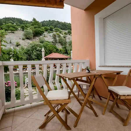 In With Seaview, Terrace, Air Condition, Wifi * Mundanije