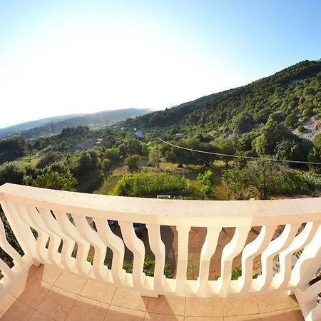 Apartmán In With Seaview, Terrace, Air Condition, Wifi Mundanije