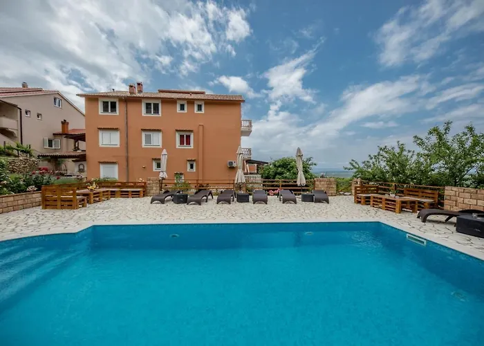 In With Seaview, Terrace, Air Condition, Wifi * Mundanije
