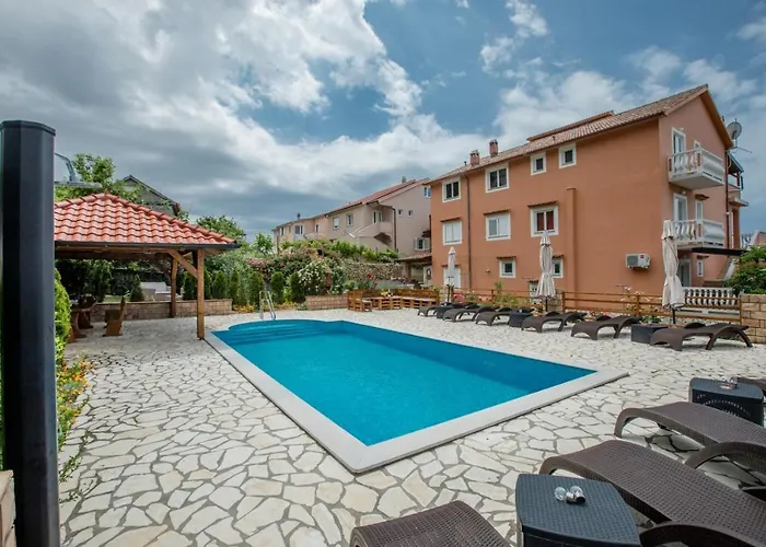 In With Seaview, Terrace, Air Condition, Wifi *