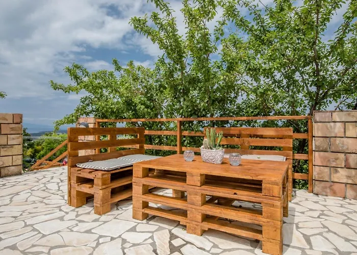 Apartman In With Seaview, Terrace, Air Condition, Wifi Mundanije