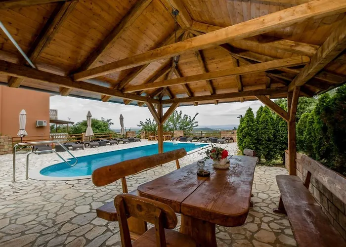 Apartman In With Seaview, Terrace, Air Condition, Wifi Mundanije