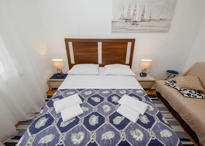 In With Seaview, Terrace, Air Condition, Wifi *