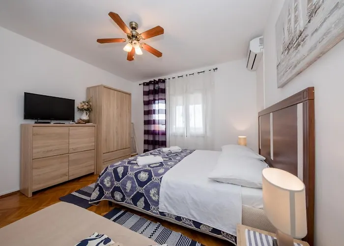 In With Seaview, Terrace, Air Condition, Wifi * Mundanije