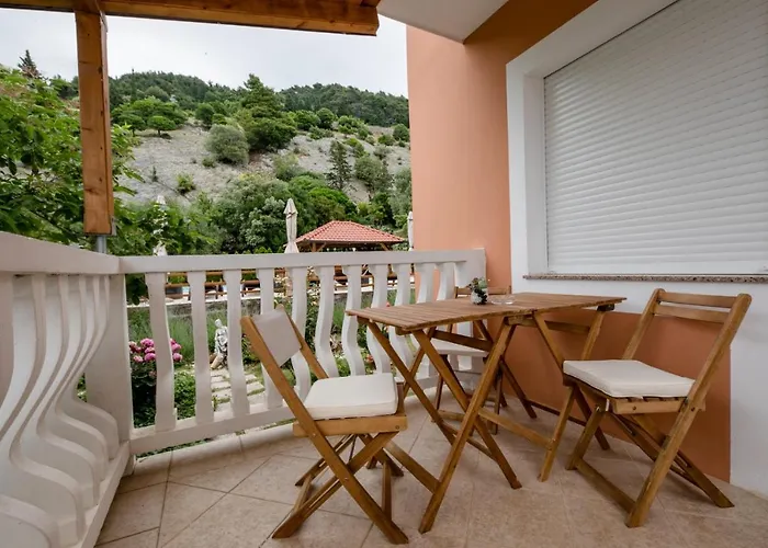 In With Seaview, Terrace, Air Condition, Wifi * Mundanije
