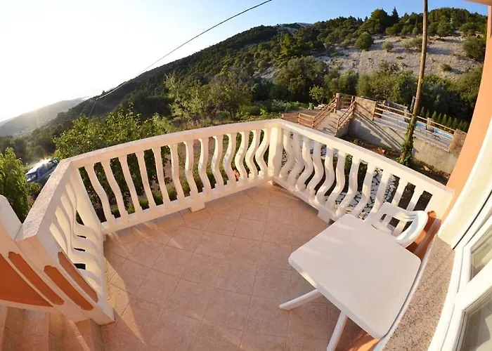 In With Seaview, Terrace, Air Condition, Wifi * Mundanije